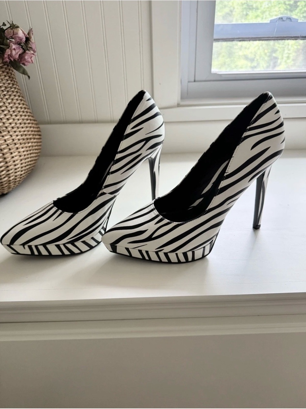 Alba Black and White Zebra Print Platform High Heel Pumps Size 10